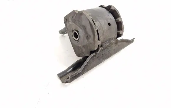 Peugeot 4007 Engine mount bracket