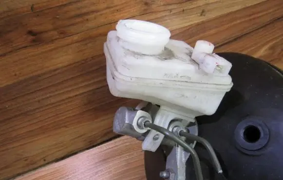 Toyota Aygo AB40 Master brake cylinder 1151195