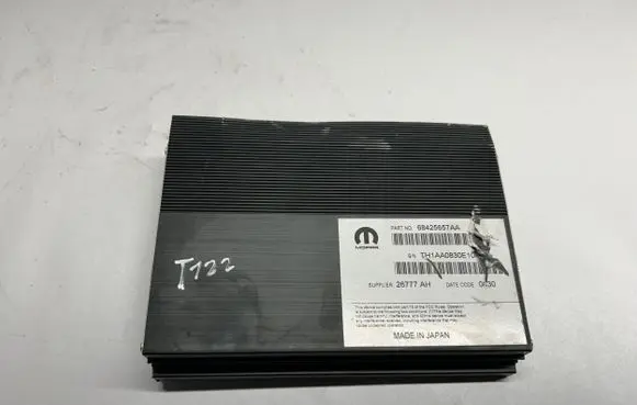 Dodge Challenger Sound amplifier 68425657AA 68303975AB
