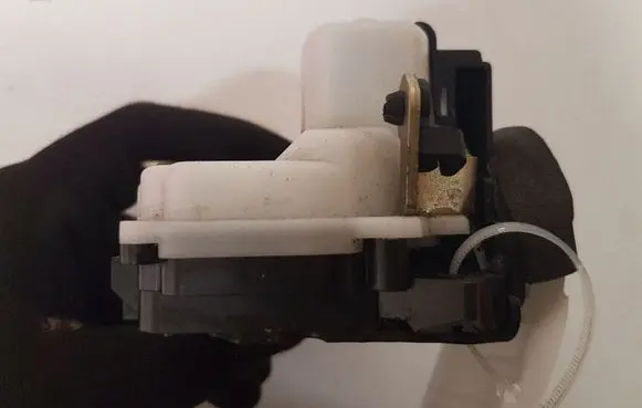 Peugeot 607 Front door lock