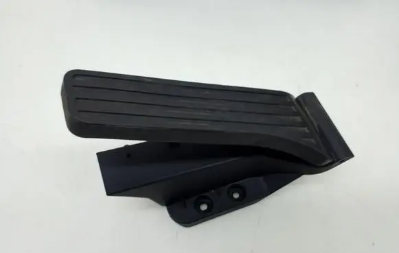 Mercedes-Benz E W212 Accelerator throttle pedal A2043000004