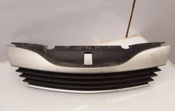 Renault Laguna II Front bumper upper radiator grill 8200012581