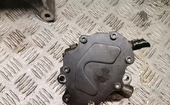 Volkswagen Touareg I Vacuum pump