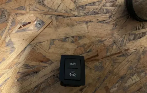Volkswagen Touareg I Alarm switch 7L6959899