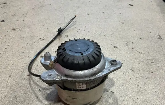 Engine mount bracket