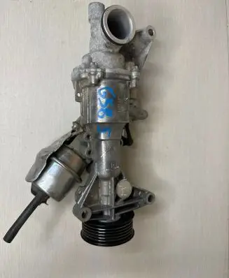 Mercedes-Benz C W205 Water pump A2742000800