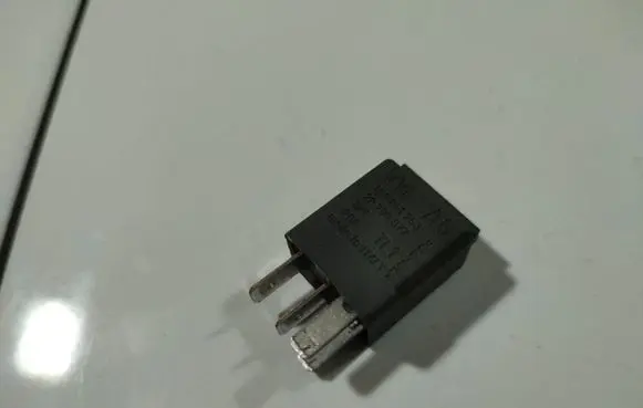 Volkswagen Golf V Other relay 1K0951253