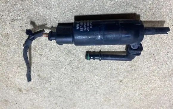 Audi A3 S3 8V Headlight washer pump 3B7955681 3397236