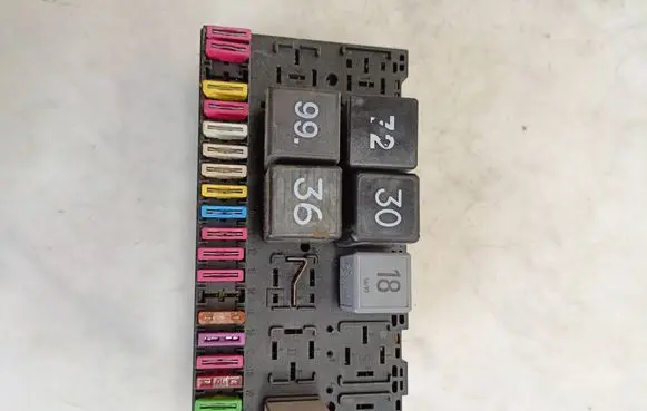 Ford Galaxy Fuse box set 7M0937025D 95VW14A073DC