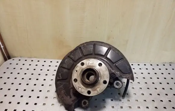 Volkswagen Golf Plus Front wheel hub