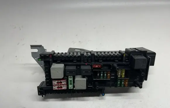 Mercedes-Benz E A207 Fuse module 01670658