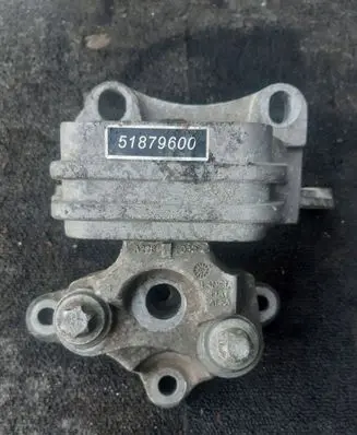 Alfa Romeo Giulietta Engine mount bracket 51879600