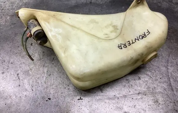 Windshield washer fluid reservoir/tank