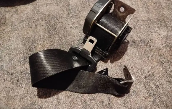 Ford Focus Rear seatbelt 98ABA611B68B