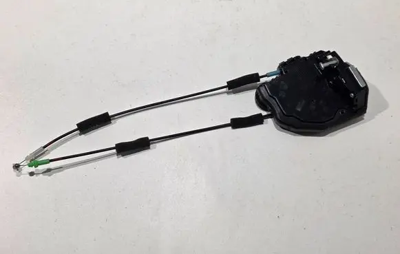 Lexus CT 200H Rear door lock 6905033131