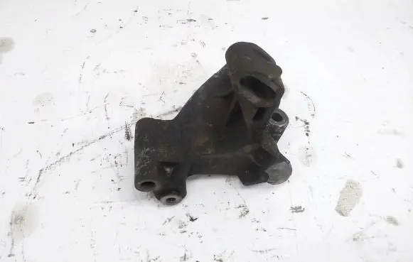 Volkswagen PASSAT B4 Engine mounting bracket 028145531C