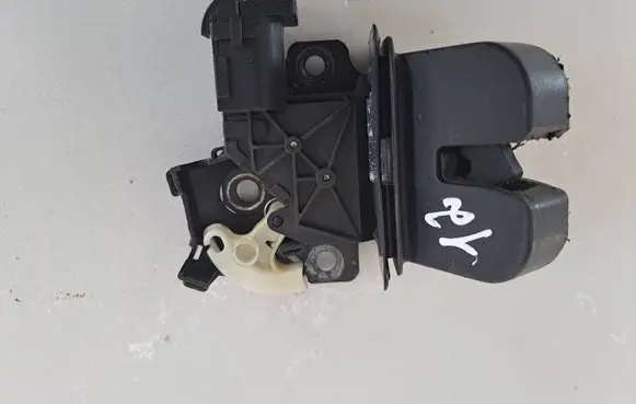 Audi A4 S4 B7 8E 8H Tailgate/trunk/boot lock/catch/latch 8P4827505C