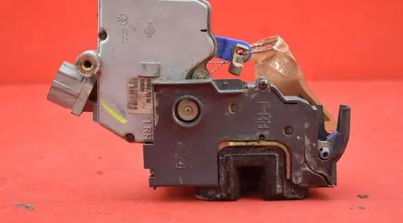 Nissan Maxima Front door lock 805523Y500