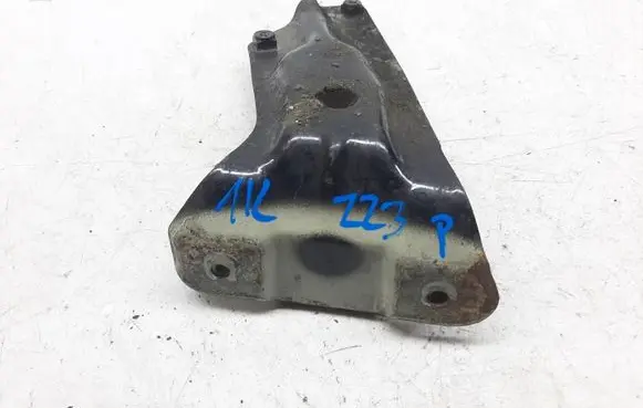 Volkswagen Golf V Fender mounting bracket 1K6821136