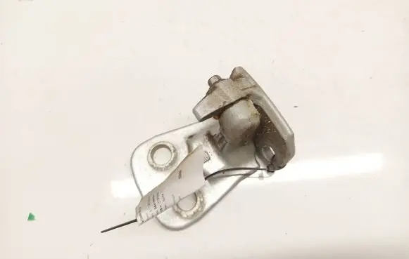 Land Rover Discovery 3 - LR3 Rear door lower hinge 
