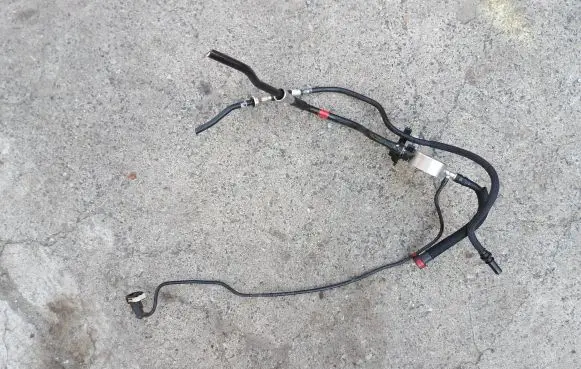 Ford Kuga II Fuel injector supply line/pipe FV419B337AB