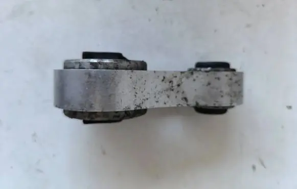 Opel Vivaro Engine mount bracket 66683003827