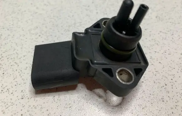 Audi A6 S6 C5 4B Air pressure sensor 059906051