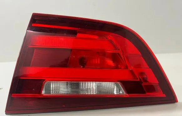 Tailgate rear/tail lights
