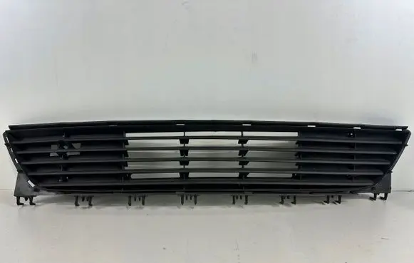 Opel Corsa C Front bumper upper radiator grill 13120833