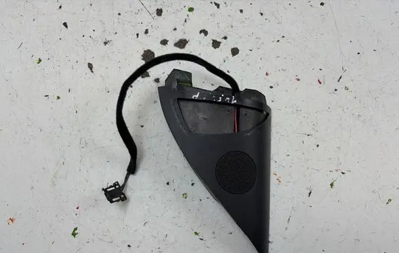 Volkswagen Touareg I Front door high frequency speaker 7L6837985