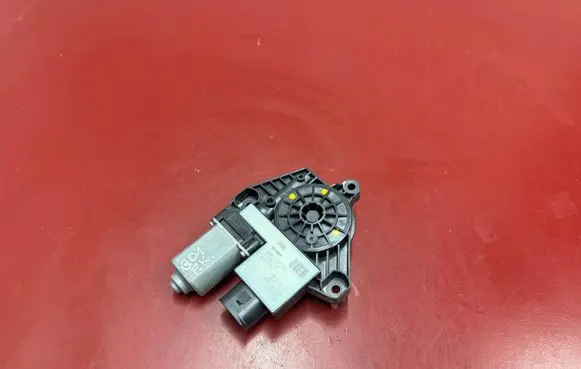 BMW X3 G01 Front door window regulator motor 7457250