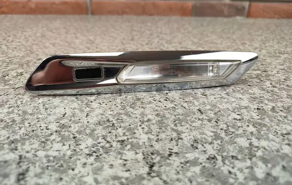 BMW 5 F10 F11 Front fender indicator light 7154170