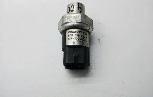 Volkswagen PASSAT B5.5 Air conditioning (A/C) pressure sensor 8D0959482B