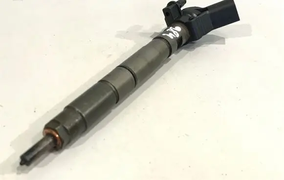 Audi A4 S4 B7 8E 8H Fuel injector 0445115037 05913027AB
