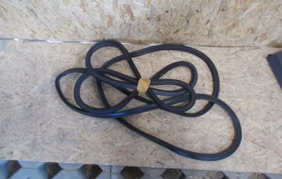 Audi Q3 8U Front door rubber seal 65EE