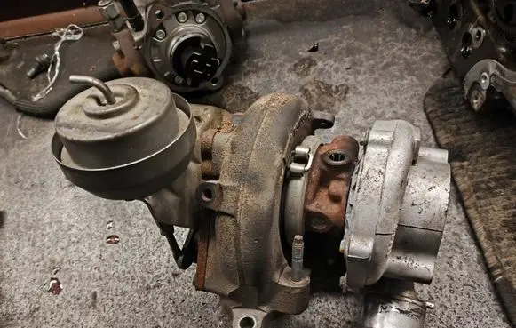 Toyota RAV 4 (XA30) Turbo 061128330N 1720126030 VB16