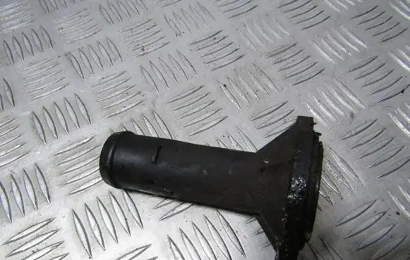 Volkswagen Golf IV Engine coolant pipe/hose 038121121
