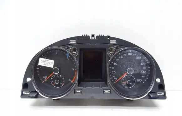 Volkswagen PASSAT CC Speedometer (instrument cluster) 3C8920970P