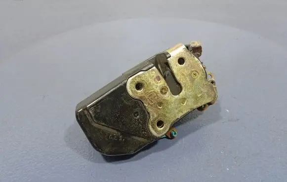Chrysler Grand Voyager IV Front door lock