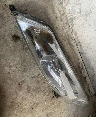 Nissan Juke I F15 Headlight/headlamp