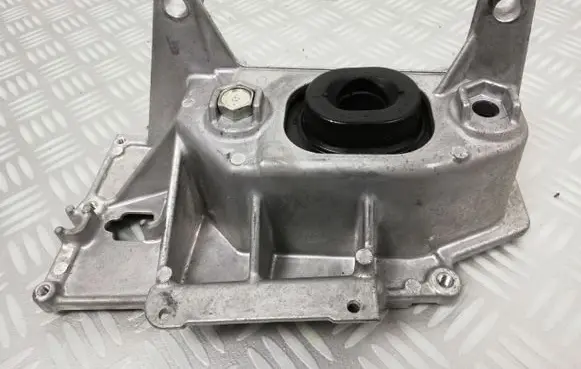 Nissan Pulsar Engine mounting bracket 4220HJ43