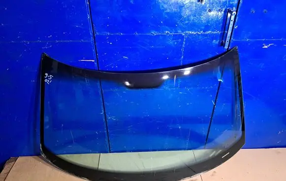 Saab 95 - 96 Front windscreen/windshield window E143R001853