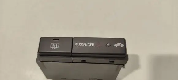 Toyota Avensis T250 Windscreen/window heater switch 8479005130C 06W06E MS062200332