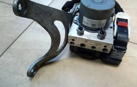 Opel Insignia B ABS Pump 84330137 323666362 0265259687