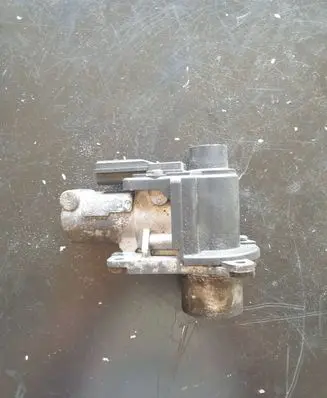 Volkswagen Golf Plus EGR valve 03G131302A