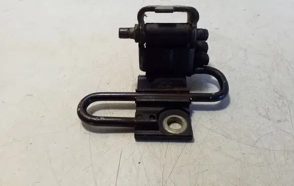 Audi A6 S6 C6 4F Front door lower hinge 8E0831411