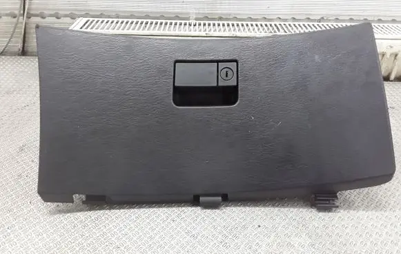 Chrysler Pacifica Glove box