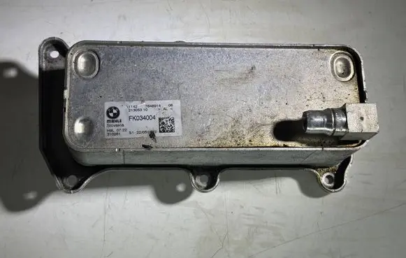 Engine oil radiator