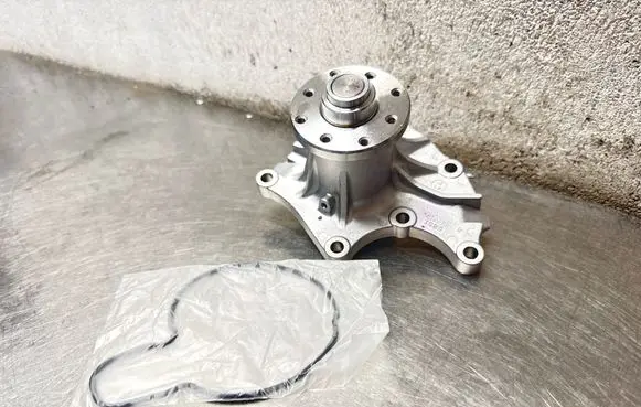 Opel Frontera B Water pump 8943794720 1334113