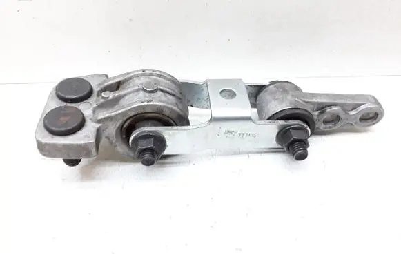 Volvo C70 Engine mount bracket